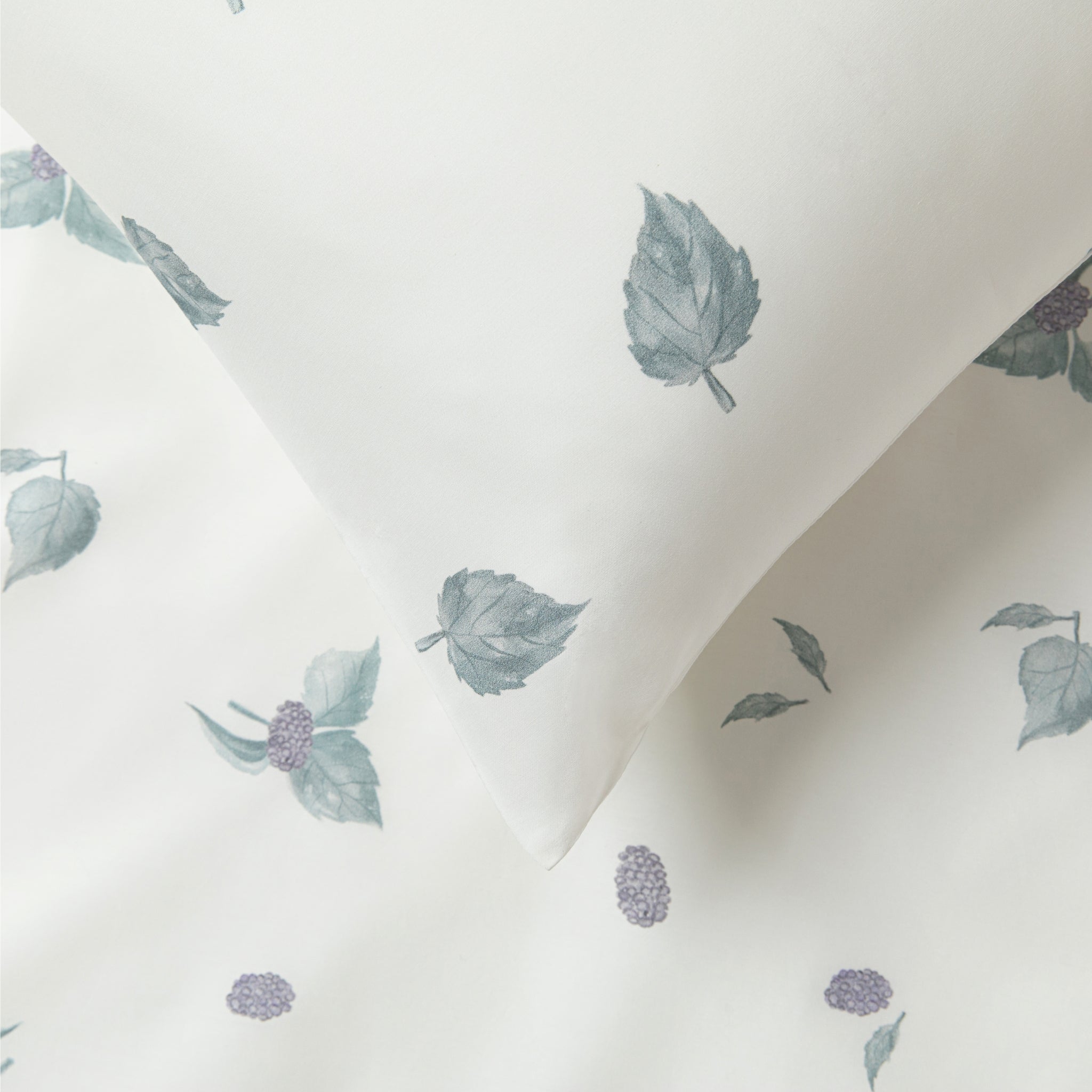 Silk Blended Bed Linen Set - Feuilles Bleues