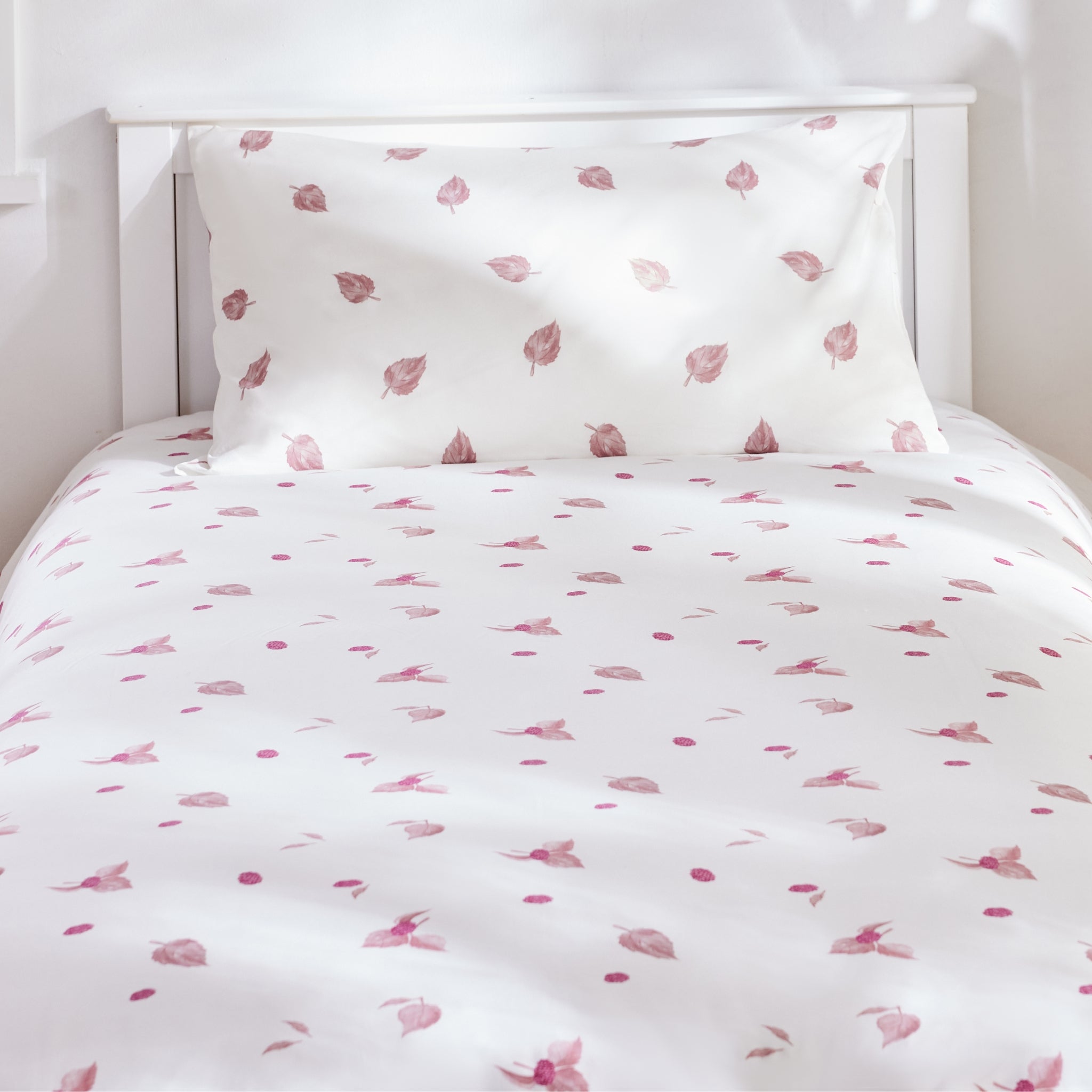 Silk Blended Bed Linen Set - Feuilles Rouge