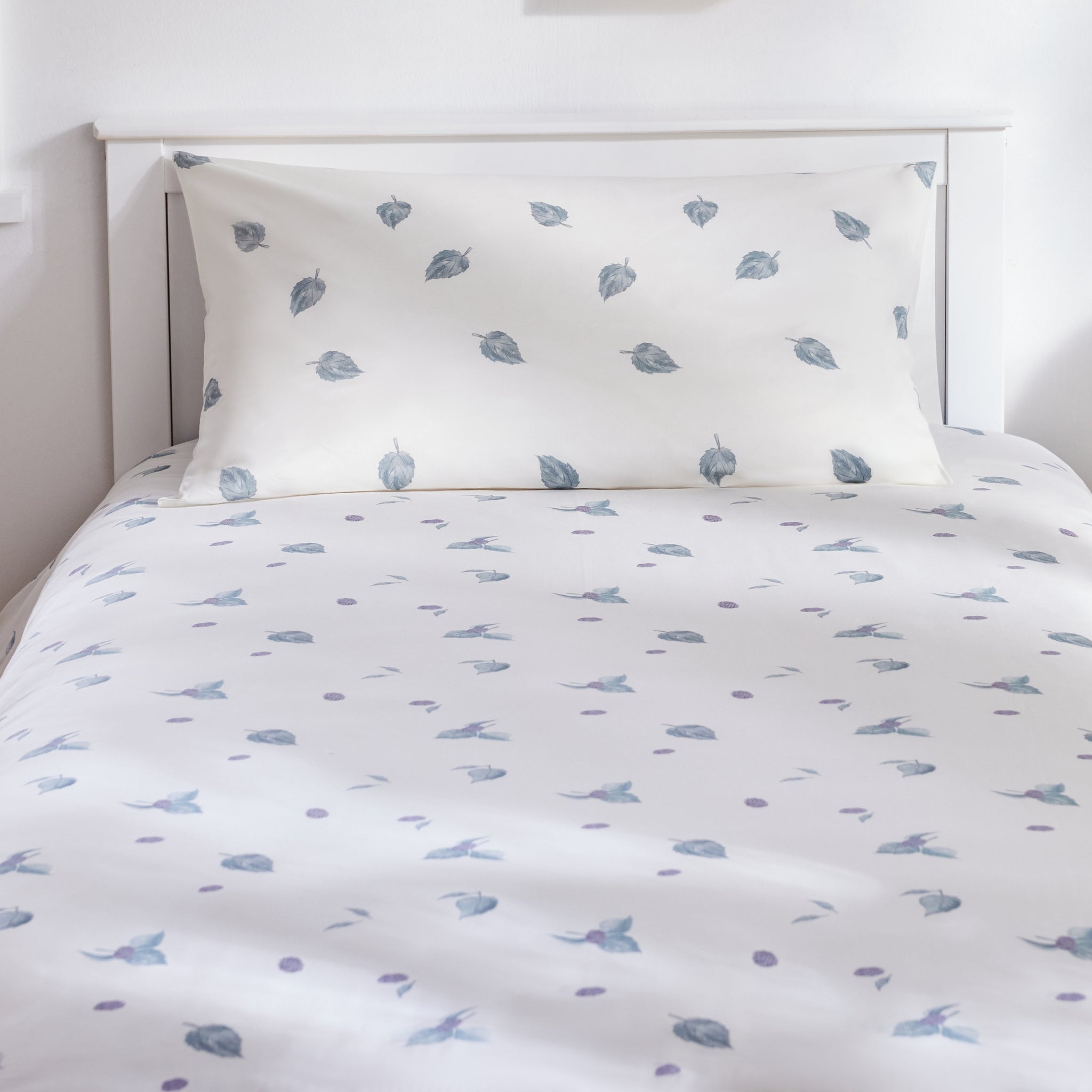 Silk Blended Bed Linen Set - Feuilles Bleues